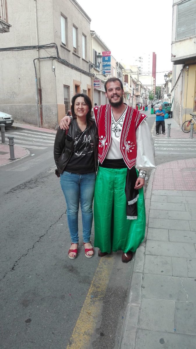 RosaPerezGarijo's tweet photo. Con los compas @iperezrico @javi__rivera y María disfrutando de los moros y cristianos de Elda después del CPN de @esquerraunida https://t.co/sjXabyk9ty