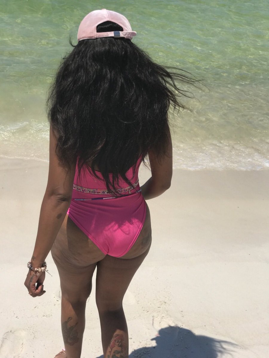 jesskillemdead's tweet photo. my momma sent me her birthday getaway pics & sis is lookin good asf ππππ #favgemini βοΈ #4moredays https://t.co/f6nw9AUGVC