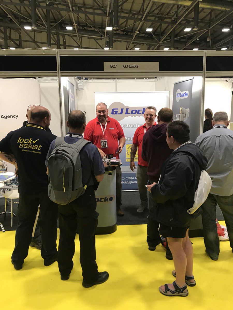 jclocksmiths's tweet photo. Well if there was one stand @Lockex2018 that had people round it all day buying tools it was @GjLocks with his quality tools. people were given good tips from mr G himself or from Paul @Locksinthecity a pair of very good non destructive entry guys in the industry. https://t.co/dalIxRN4Qd