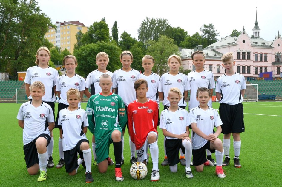 pkku06's tweet photo. Kolme Kerhon pelaajaa on Krakovassa #Grabka2018-turnauksessa @FCLahtiUnited-riveissä. Hyvä pojat! https://t.co/atQXxvioZQ