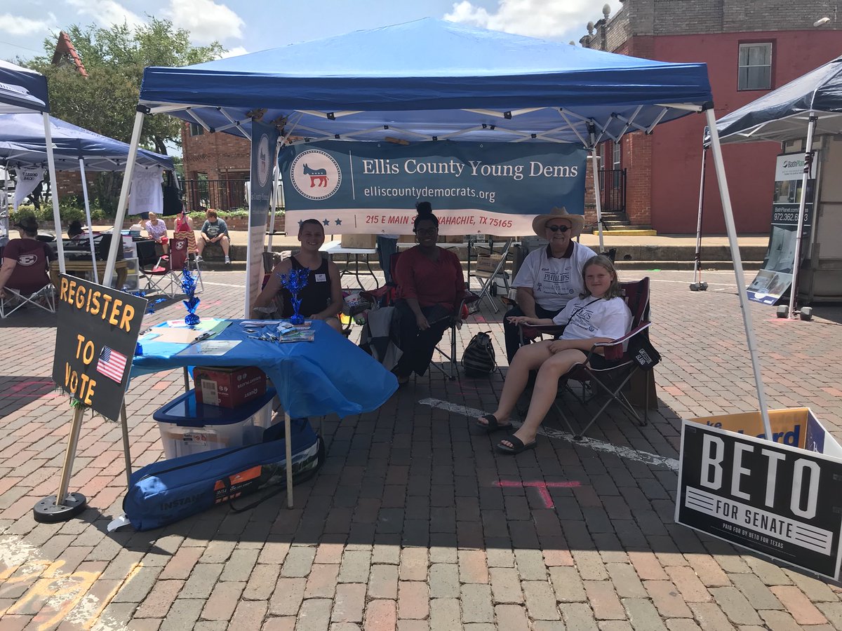 EllisCountyYD's tweet image. Here for Blues on the Main. #ennistx #Democrats #Vote #YoungDems #Blues #unityinthecommunity