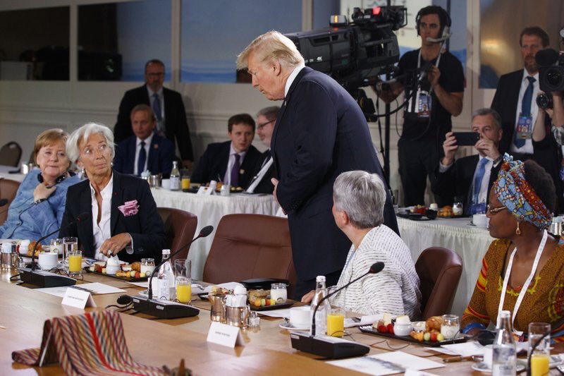 Narfnampil's tweet photo. @Sifill_LDF This picture is worth 1000 words. Showing up late to Gender Equality Breakfast ... #Disrespect #Chutzpah #HowNottoAct https://t.co/OvL2eBSfab