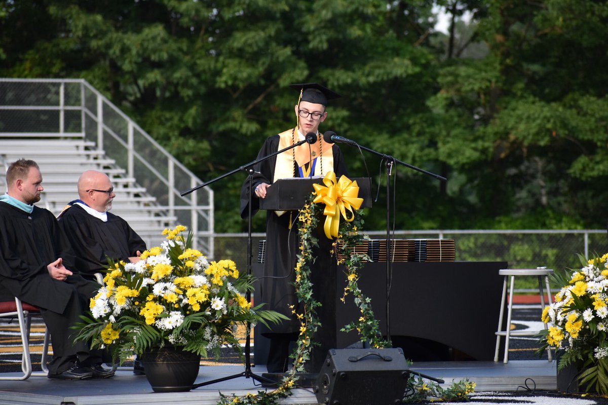 jmarcin_19's tweet photo. Honored to share my life philosophy with my fellow graduates during my speech yesterday: “And remember, true success .... is leaving every place and every person you encounter with a little more hope and a little more happiness than when you first came across them.”  #ClassOf2018 https://t.co/w0gUBvqBSB