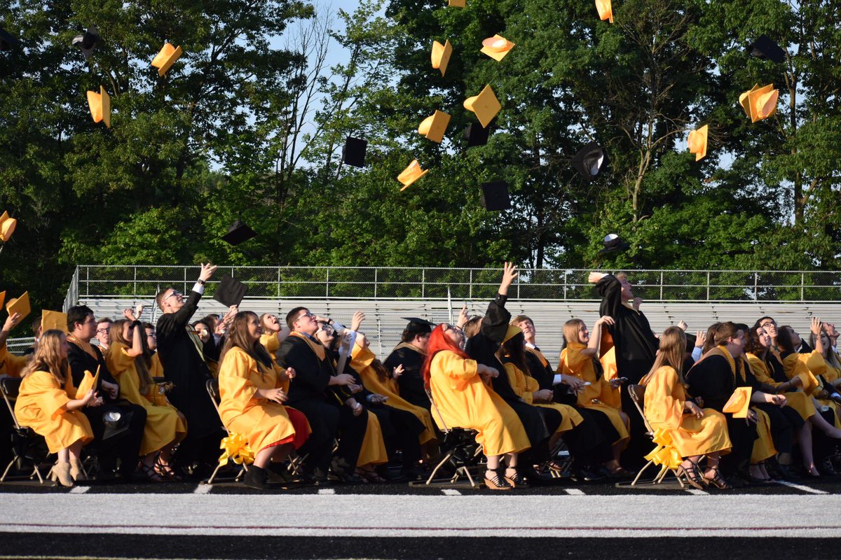 jmarcin_19's tweet photo. Honored to share my life philosophy with my fellow graduates during my speech yesterday: “And remember, true success .... is leaving every place and every person you encounter with a little more hope and a little more happiness than when you first came across them.”  #ClassOf2018 https://t.co/w0gUBvqBSB
