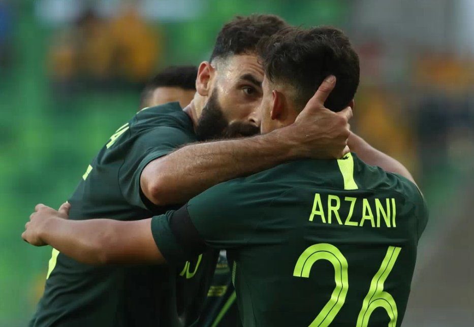 infosportplus's tweet photo. Le 1er adversaire de @equipedefrance, l'Australie, s'est imposé à Budapest face à la Hongrie (1-2) en match amical de préparation à la @FIFAWorldCup.
#HUNAUS #Sportsweekend 🇭🇺⚽️🇦🇺 https://t.co/ktYvyH4ivC
