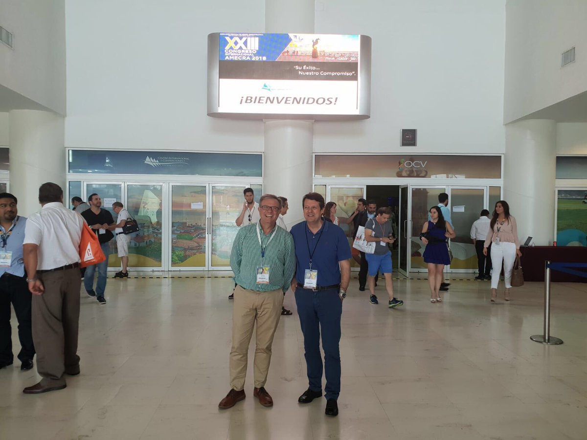 traumavist's tweet photo. El Dr Más y el Dr Sanchez Alepuz en el XXIII Congreso Internacional de la Asociación Mexicana de Cirugía Reconstructiva Articular y Artroscopia, representando a la Asociación Española de Artroscopia. @jjmasm @DrSanchezAlepuz @aeartroscopia @soycot @amecra #AMECRA2018 https://t.co/3DWRL8Gq9v