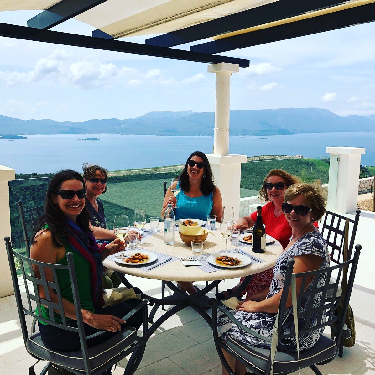 TasteDalDMC's tweet photo. Happy clients enjoying their gourmet experience. We love creating tailor made tours and inteoduce our amazing courty to travellers. Contact us for your own tailor made experience :) https://t.co/v1hPbbVzjN
