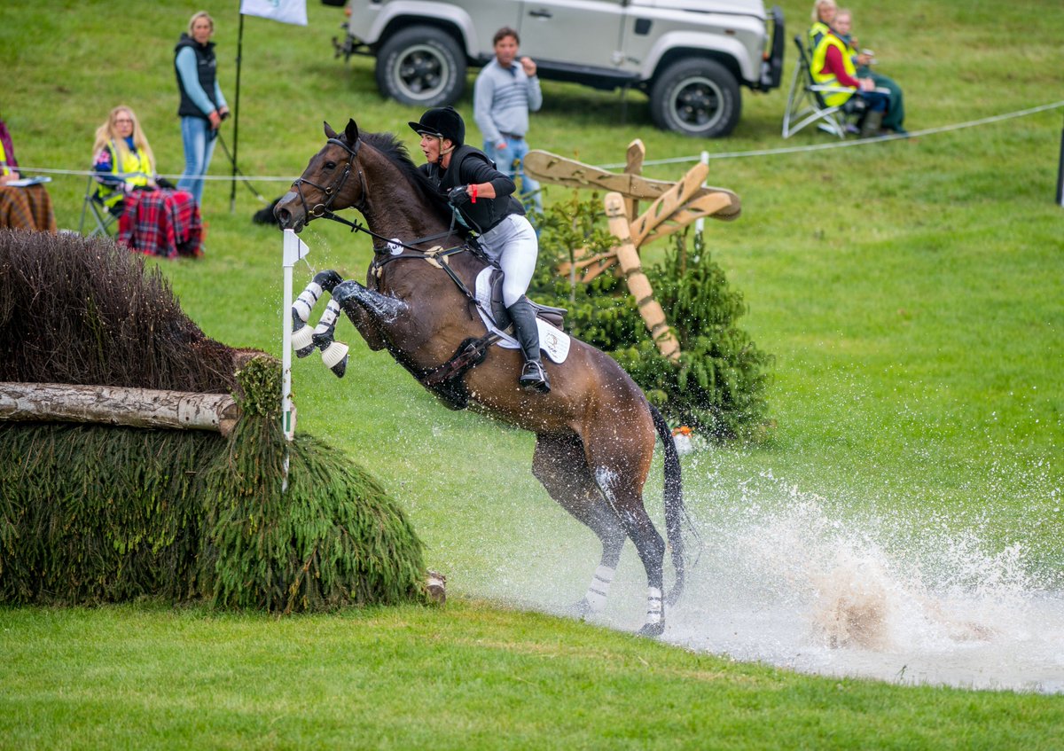 LeeSobotYEP's tweet image. DAY 3 report from @BramhamPark as @Hazelnut1987 and @JamesSommervil1 lead Yorkshire charge while @1izzytaylor wins CIC 3-star for second year in a row; But @JK_Eventing and Chipmunk scurrying away in CCI 3-star yorkshirepost.co.uk/sport/equestri… #EBHT @BEventing @yorkshirepost @snapperjim