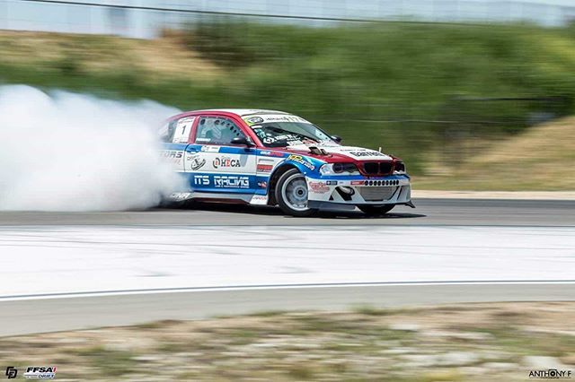 jonathan24drift's tweet photo. Endurance. Performance. Consistance. The attitudes of drifting are a lesson for life.

Eso es un clipping. Y vamos a por él!

Agradecimientos a nuestros patrocinadores:
-ITS RACING FRANCIA (@Maxwelcamu)
-Hecapo
-@grupoheca
-www.SEMI-SLICKS.com
-A-Plom
-@kingtonytools
-M7 Mig… https://t.co/anvLpwywjH