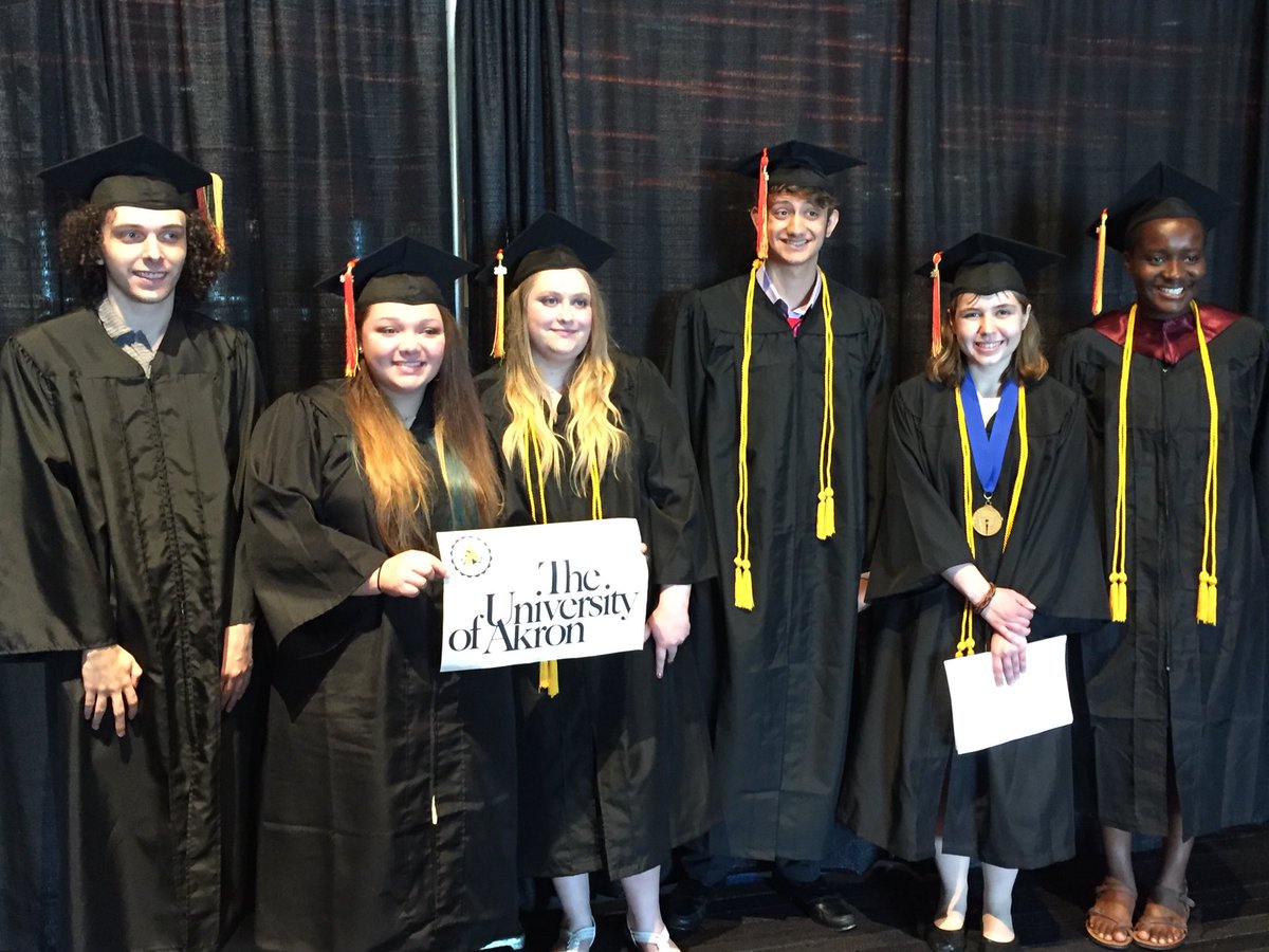 Angela_LC's tweet photo. ⁦⁦#SeeYouSoon #uakron⁩ ⁦@AkronZips⁩ #Gozips ⁦@ConnectionsAcad⁩ #Classof2018 #ConnectionsAcad #Grads https://t.co/PnnMCMuhlF
