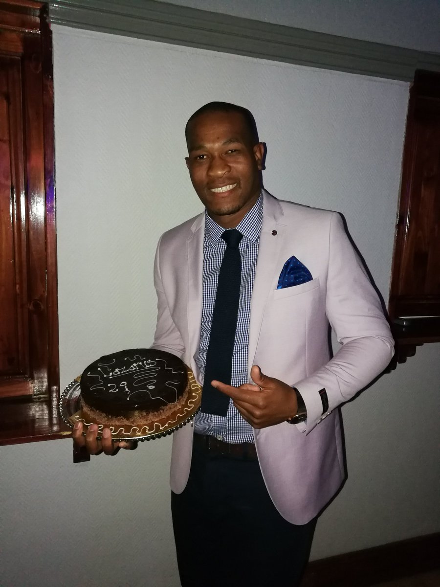MokokaVince's tweet photo. #sasocp2018 birthday boy, cake sponsored by mediclinic 👏👏👏👏 Gola o gole mfo https://t.co/AY3cbF8T2d