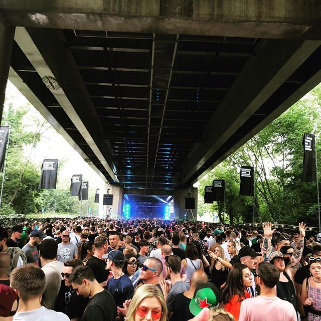 frederickkusse's tweet image. This is what techno looks like under Junction 2 of the M4 #junction2 #carlcox #techno ift.tt/2JqZP06