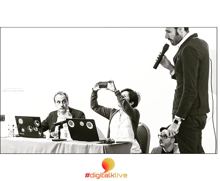 francy_0207's tweet photo. A volte, solo a volte, faccio finta di lavorare 😃📷 Che poi, insieme a un team fantastico, con professionisti di cuore, il lavoro è sempre un piacere!
Grazie #digitalklive2018! Ci vediamo il 2019? 😉
#formazione #digital #marketing #networking
@digitalklive https://t.co/5Vv8gu543r