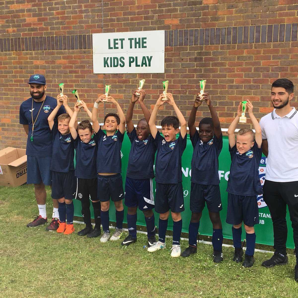Robmurray1978's tweet photo. Robbie’s Saturday club Think Sport Thunder Milan U8 - ‘Panshanger Cup’ champions 2018. https://t.co/vD4LSXzZ7y
