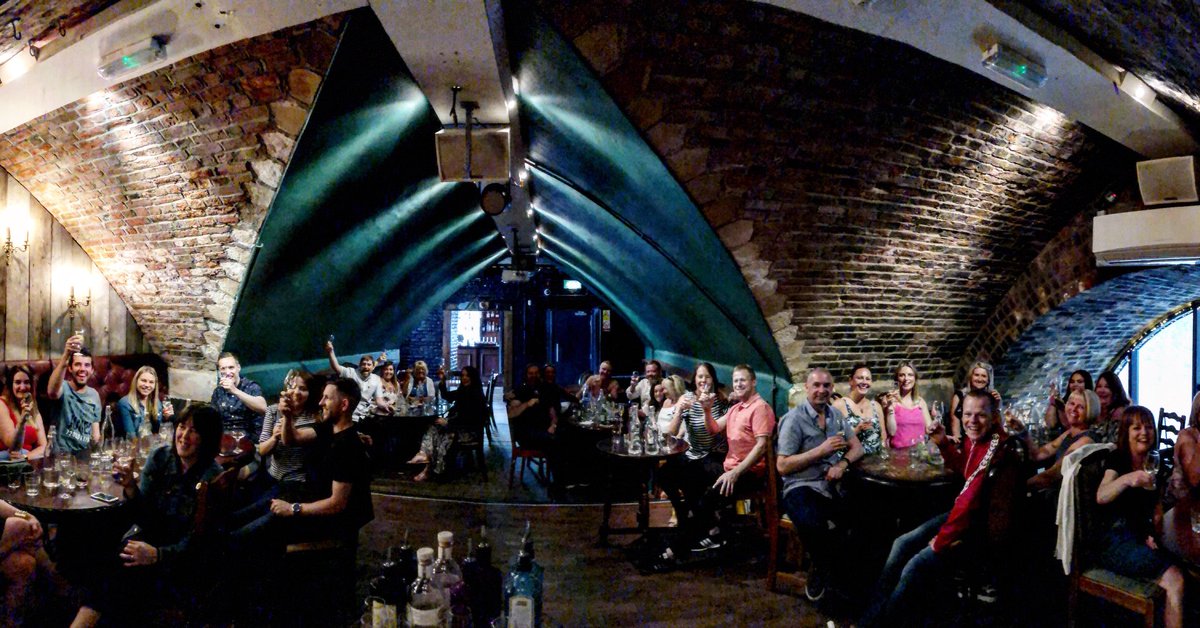 DrinksEnthusist's tweet photo. Great time with the gin lovers for #WorldGinDay at @Lock91Mcr, drinking @CaorunnGin @BombaySapphireB @HendricksginUK and @WhitleyNeill 🙌 #drinkology #gin #manchester #lock91 #saturdays https://t.co/OvjCfQefBq