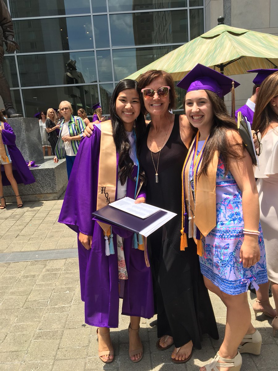 marilynhssod's tweet photo. Look out world, here they come!!!!💜💛💜💛🌻 #Dancers #leaders #foreverfriends #sdc #hssodroyalty https://t.co/d85hXQkiVl