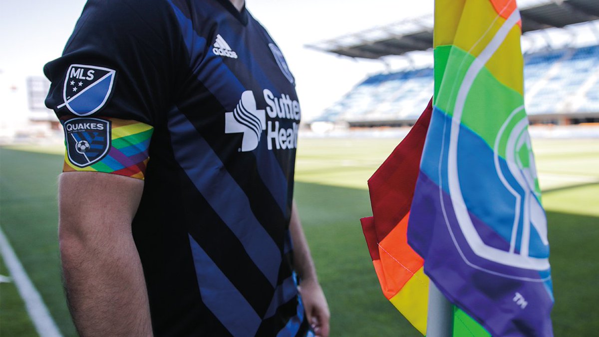 SJEarthquakes's tweet photo. Tonight's #QuakesPride captain's armband = πππ
(oh, and those corner flags are pretty rad too...) π³οΈβπ https://t.co/FT0enVfU6W