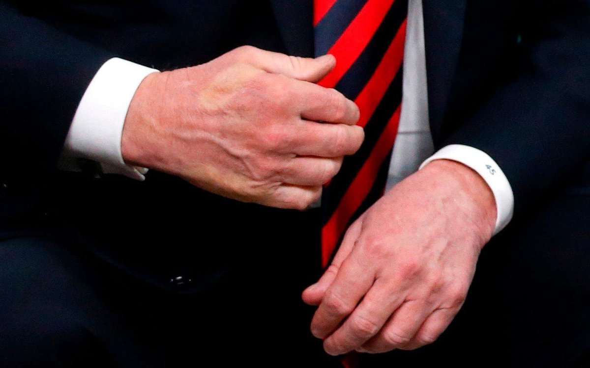 annalecta's tweet photo. The Trump-Macron handshake, a play in four acts https://t.co/Ca6k9bigJg