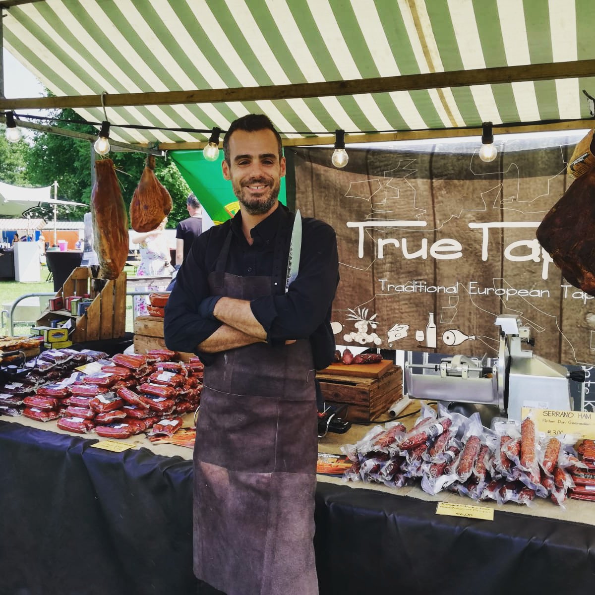 truetapas's tweet photo. Find your perfect #fathersday present at out stand at #bonappetito in #houten.
#chourizobbq #chourizobbqset #bonappetitohouten #imkerspark #chorizobbq #foodmarket  #portuguesefood #truetapas #pasteldenata #pasteisdenata #chouriçoassado #chorizo #chouriço #presunto #bestofportugal https://t.co/NdejEAm6ij