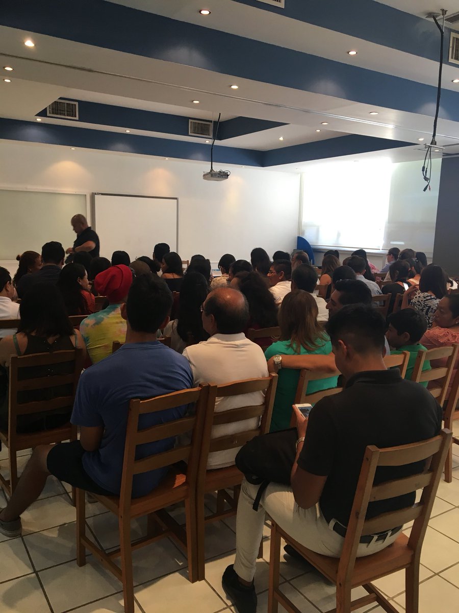 UTPlusCancun's tweet photo. Estamos por iniciar nuestra ceremonia de clausura del curso de idiomas #UTPLUS #sigoaprendiendoconutplus @JulianAguilarE https://t.co/QlGh6g7Ryt