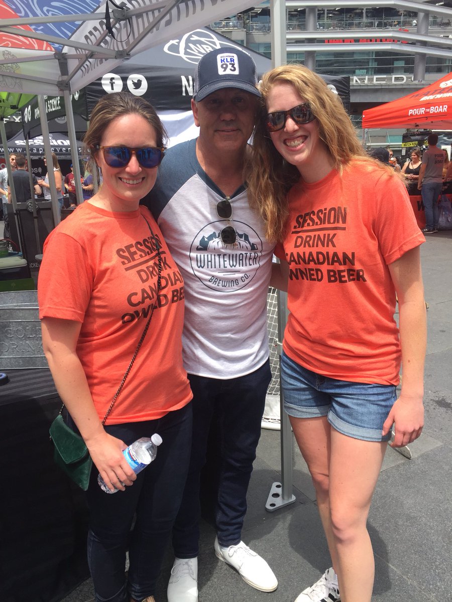 klbleaks's tweet image. @TAPSOnline_CA #sessionTO @YDSquare drinking beers with our favourite Leaf 🍻🏒🥅 #craftbeer #drinklocal #goleafsgo @WhitewaterBrew