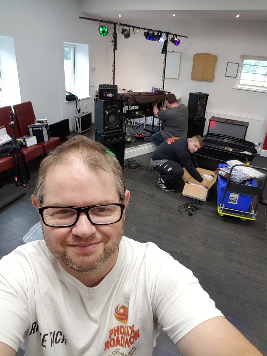 richbriscaF1's tweet photo. Getting set up for a 65th birthday party #phoenixroadshow #kempstonrovers https://t.co/zQBmq733GL