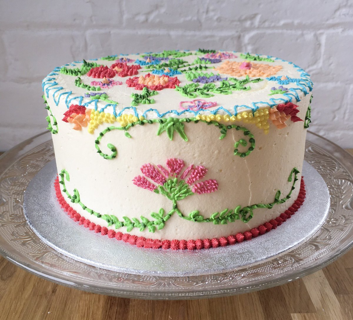 tspcake's tweet image. When cross-stitch meets cake. 🌸🌷🌹🌻

#tspcake #crossstitch #crossstitchcake #folkart #buttercream #handmade #stokeontrent