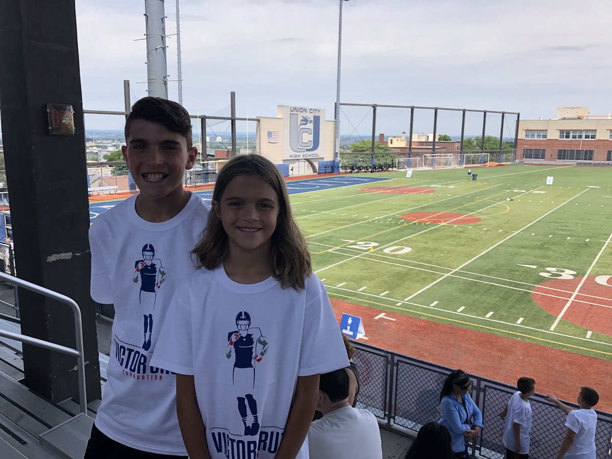 helios519's tweet photo. Kids having a ball with their favorite #NFL guy @teamvic @vcruzfoundation @procamps #experience https://t.co/MsKoulUCgP