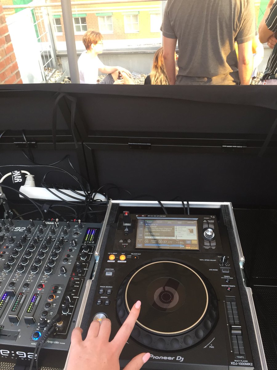 DJSarahPauley's tweet photo. Fresh manicure for the fresh sunset set I’m playing in #mitte #wishyallwerehere #djsarahpauley https://t.co/ngTxImg4ZR