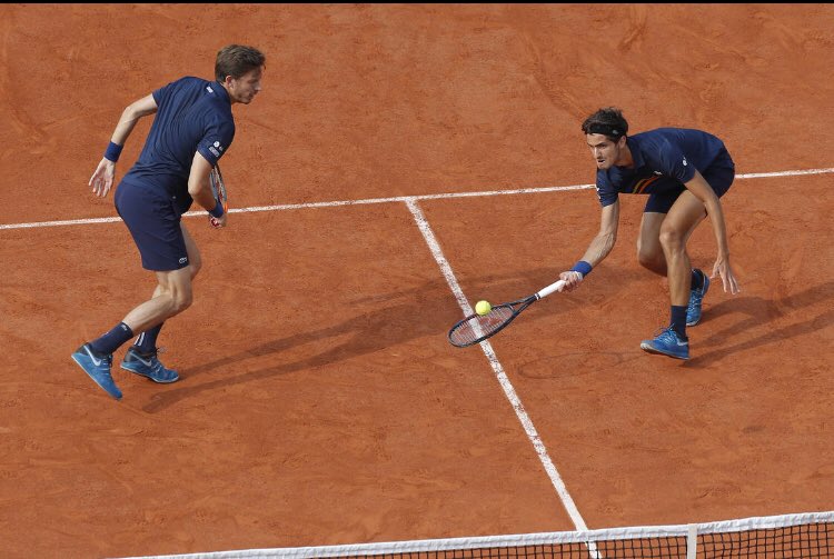 fabienne_keller's tweet photo. Bravo @p2hugz et @nmahut !!! 🇫🇷🇫🇷🇫🇷🇫🇷 #RolandGarros #RolandGarros2018 https://t.co/k6xFAxFi7P