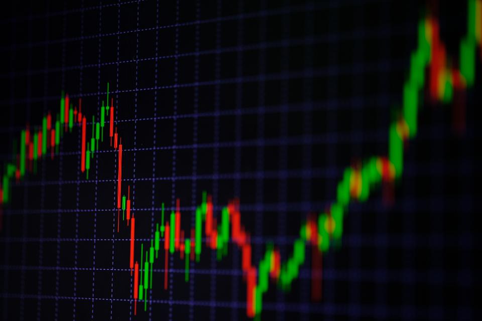 JustCapital's tweet photo. The word is getting around that companies can make money while doing good. @cortinah wrote an op-ed on @forbes going in-depth on his #JUSTAlpha research, which demonstrates that just companies actually outperform others over time: https://t.co/kbhiLPzZ02 https://t.co/VZNKm0Ktuf