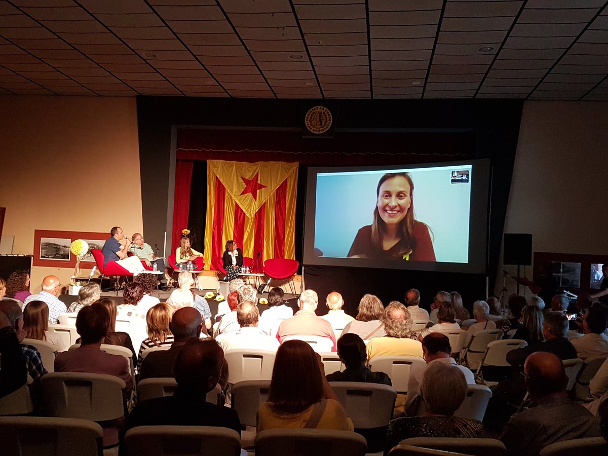 Connexió en directe amb @MeritxellSerret a #TerraEstelada.
Des de #Bruseľles fent feina per a la República Catalana.
#TerraEstelada @assemblea #AvinyonetDelPenedès #LesGunyoles