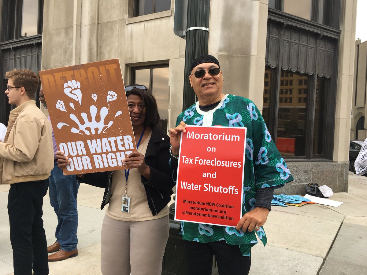 AkiliGreg's tweet photo. Water is Life. Protesting water shut off in Detroit https://t.co/SVjhIZByEJ