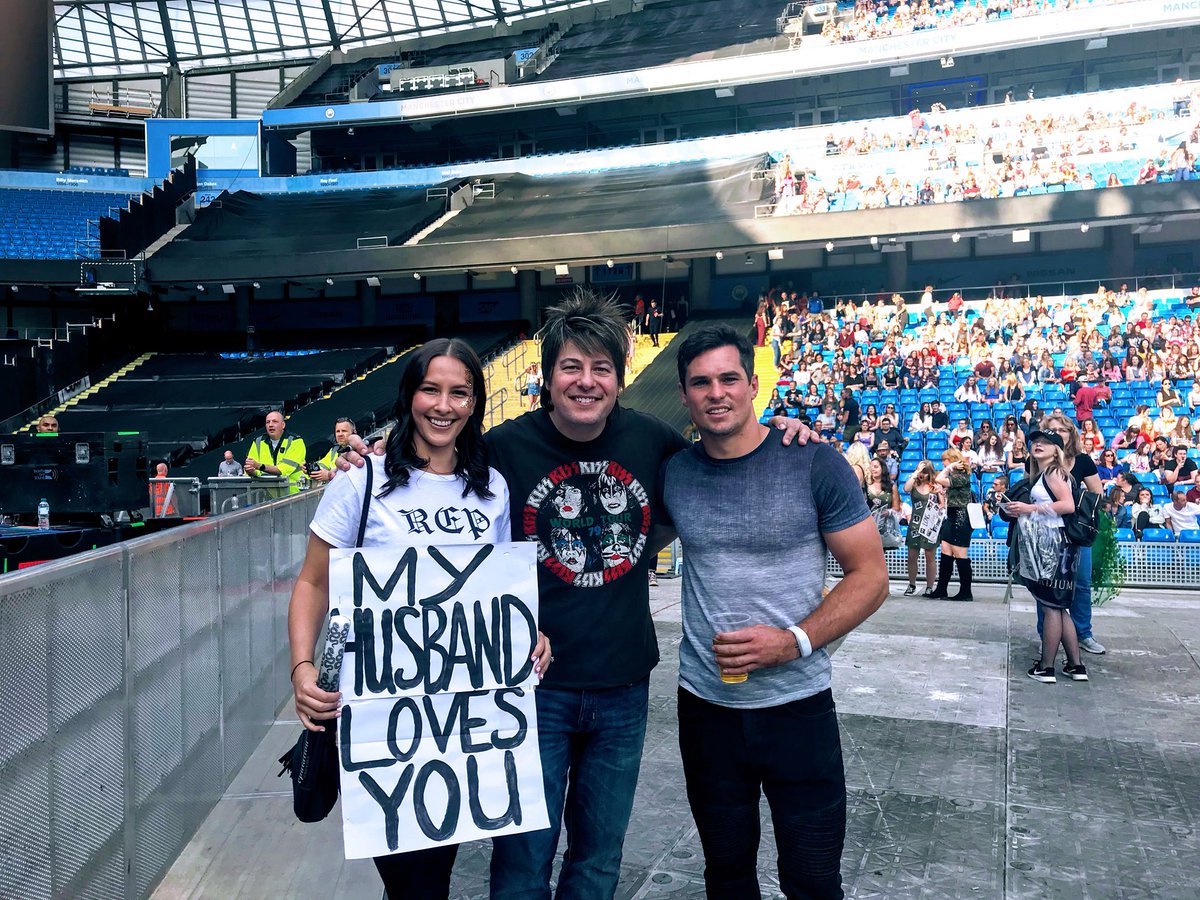 Tasley6's tweet photo. @taylorswift13 we found Paul!! Loving life at #repTourManchetser @taylornation13 A1 M seat 1-2 #taylornation https://t.co/tieKu2UWvs