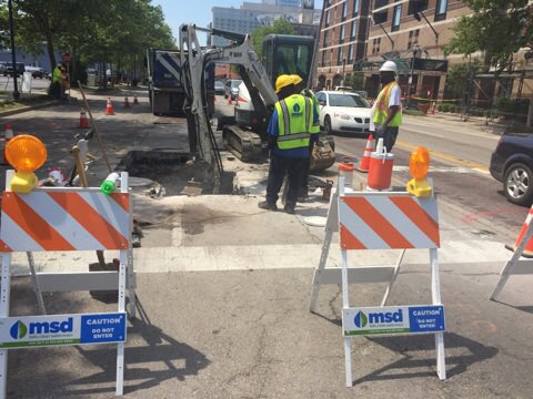 louisvillemsd's tweet photo. #MSDatWork sewer repair ongoing at 2nd and Main streets https://t.co/7D71gMOIlR