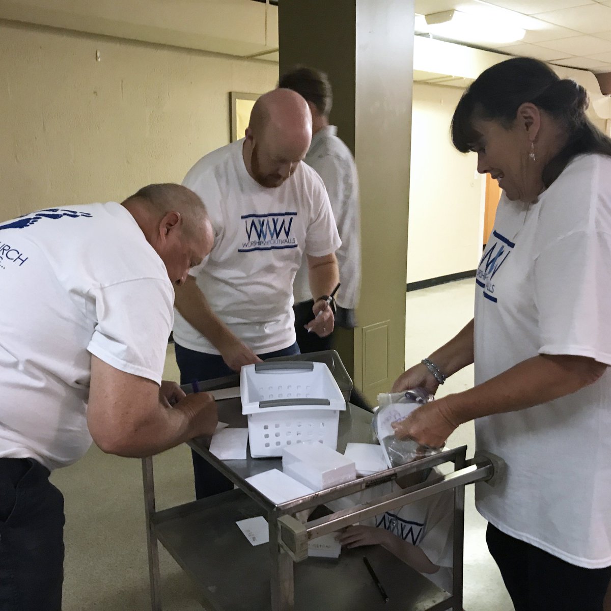 OpenTableNash's tweet photo. Woo! Big Thanks to the nice people at @homechurchnash for creating 1,000 outreach bags to distribute to their folks and #OpenTableNash! https://t.co/U4pOOTxKtX