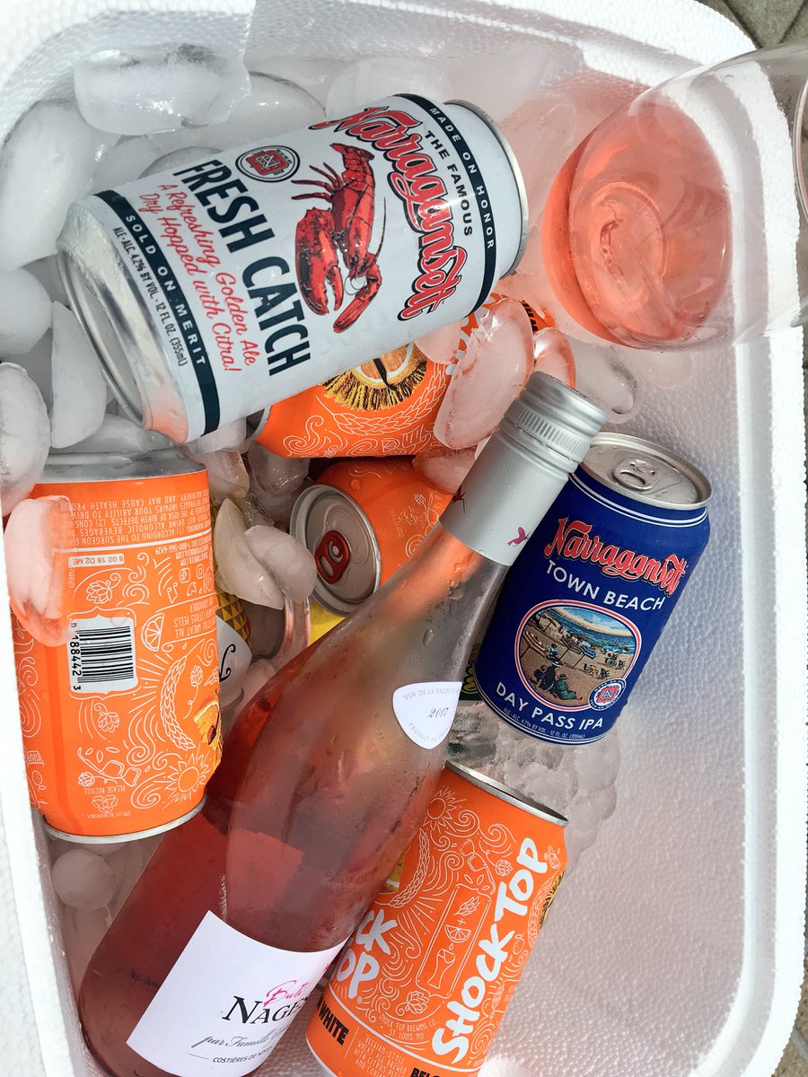 PreppyProf's tweet image. WHENEVER these late freakin Jersey chumps (@xthek1ng and @bill_pond) are gonna get here, I’ve got a cooler full of beers and rosé at my poolside #PartyBoyProblems😎