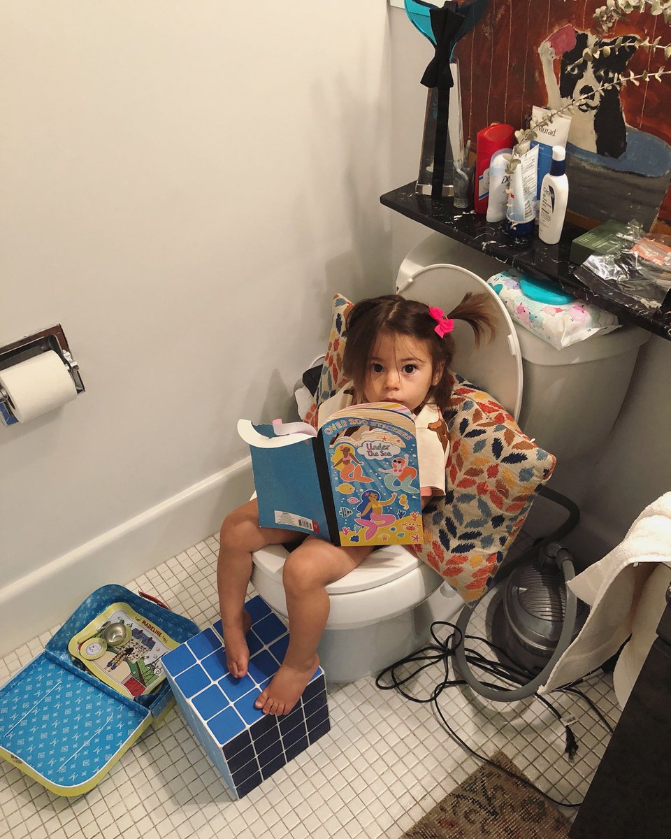 NevSchulman's tweet photo. Me: everything ok in there?

Cleo: https://t.co/Bb0VbWpsxx
