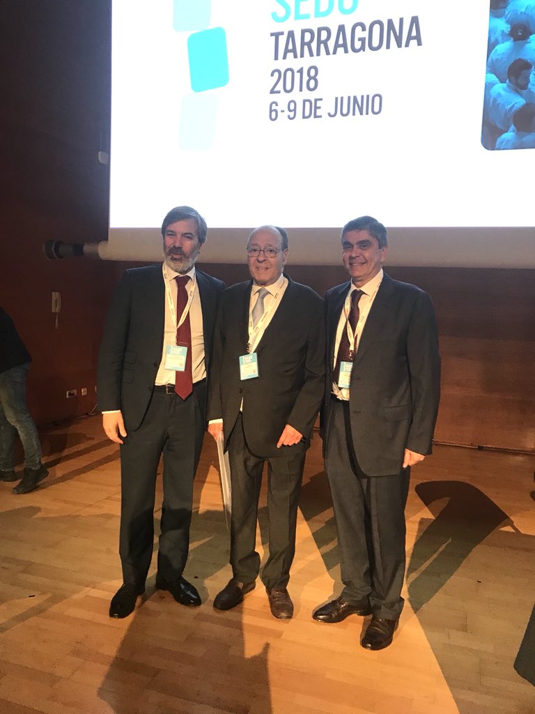 NavarroOrto's tweet photo. El Dr. Navarro presidió ayer en la #SEDO, junto al Dr. Girón de Velasco, una mesa de conferencias de diplomados, entre ellos el Dr. José Durán von Arx.
¡Un placer moderar una sesión con ponentes de tan alto nivel! https://t.co/z3n4mECklt