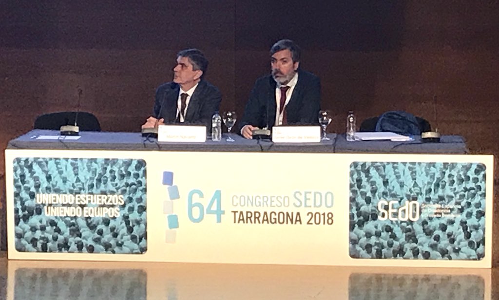 NavarroOrto's tweet photo. El Dr. Navarro presidió ayer en la #SEDO, junto al Dr. Girón de Velasco, una mesa de conferencias de diplomados, entre ellos el Dr. José Durán von Arx.
¡Un placer moderar una sesión con ponentes de tan alto nivel! https://t.co/z3n4mECklt