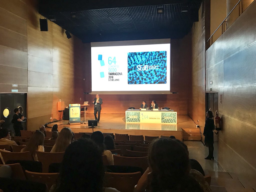 NavarroOrto's tweet photo. El Dr. Navarro presidió ayer en la #SEDO, junto al Dr. Girón de Velasco, una mesa de conferencias de diplomados, entre ellos el Dr. José Durán von Arx.
¡Un placer moderar una sesión con ponentes de tan alto nivel! https://t.co/z3n4mECklt