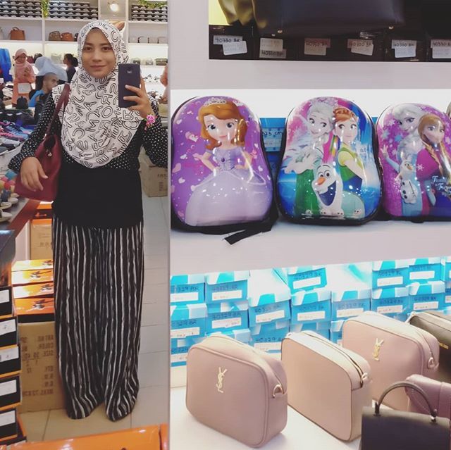 irrayyan's tweet photo. https://t.co/IMu5CDAtDo
Pakai seluar belang2 menegak, nampak tinggi pula #mommyirra #handbegbesarisiapa #shawlABC #cantiktak #komenlahsikit #mommyblogger #irrayyandotcom #afbdotmy https://t.co/DMw70Gkdb0