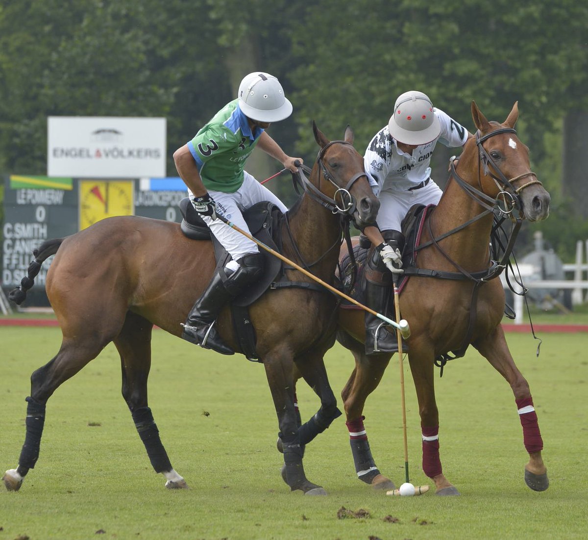 polo_paris's tweet photo. Le ton est donné en ce début de 124e Open de Paris Engel &amp; Völkers ! Les équipes ne lâcheront rien ! 

#polodeparis #polo #engelvolkersparis #pololine #clickpolo #fun #poloponies #polofans #poloplayers #polovictory https://t.co/QwqyepDLkK