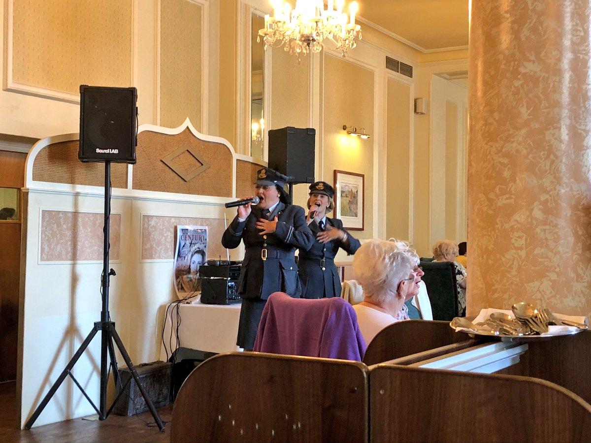 lizzie_legate's tweet photo. @MillieMooGrace They’ve been off dancing and lunching @HydroHotel #Eastbourne #Forties #Swing  #SwingtimeSweethearts  👍😍😍😍 https://t.co/59CqO9R6IG