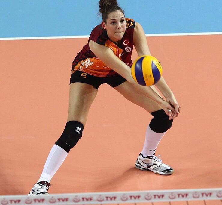 Happy to announce, after one year Bursa BBSK it is time to return to Galatasaray !! 💛❤ Haydi cimbom ⭐⭐⭐⭐️