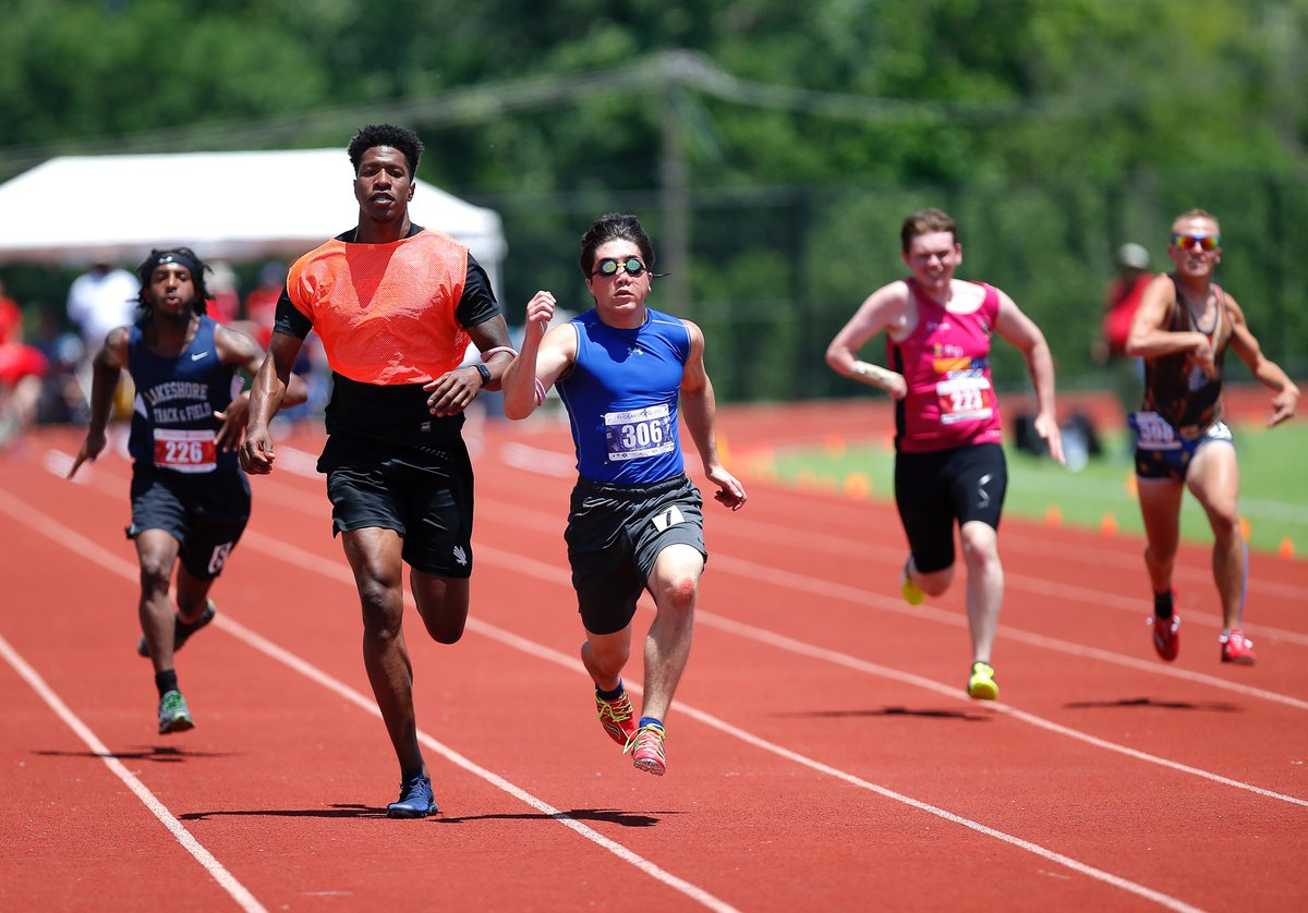 sarahcphipps's tweet image. #okstate football player Patrick McKaufman ran as guide for blind runner Gianni Toce during the Endeavor Games in Edmond