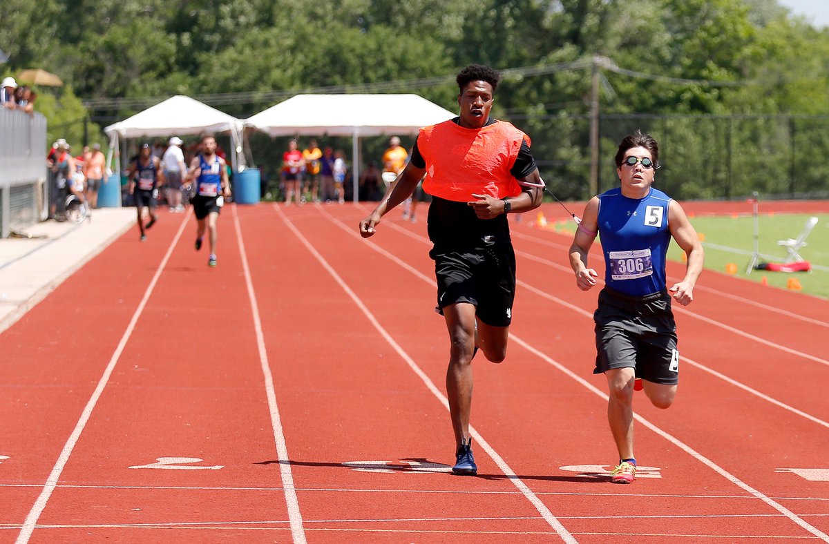 sarahcphipps's tweet image. #okstate football player Patrick McKaufman ran as guide for blind runner Gianni Toce during the Endeavor Games in Edmond