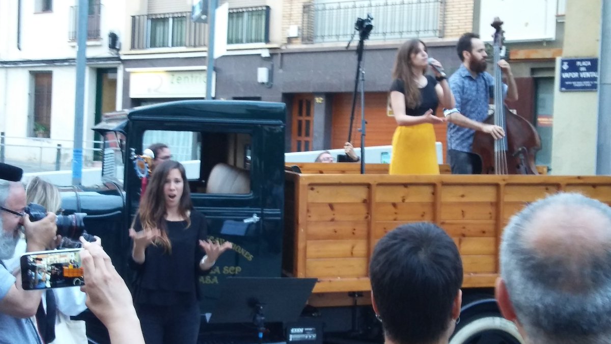 pepforn's tweet photo. i amb petxines, fer-los un bressol #Elixir18 'poesia o morir'
Definitivament, poesia. La Ràtzia ja ha començat amb més espectació que mai #cultura #Terrassa https://t.co/FNn5PIJxj7