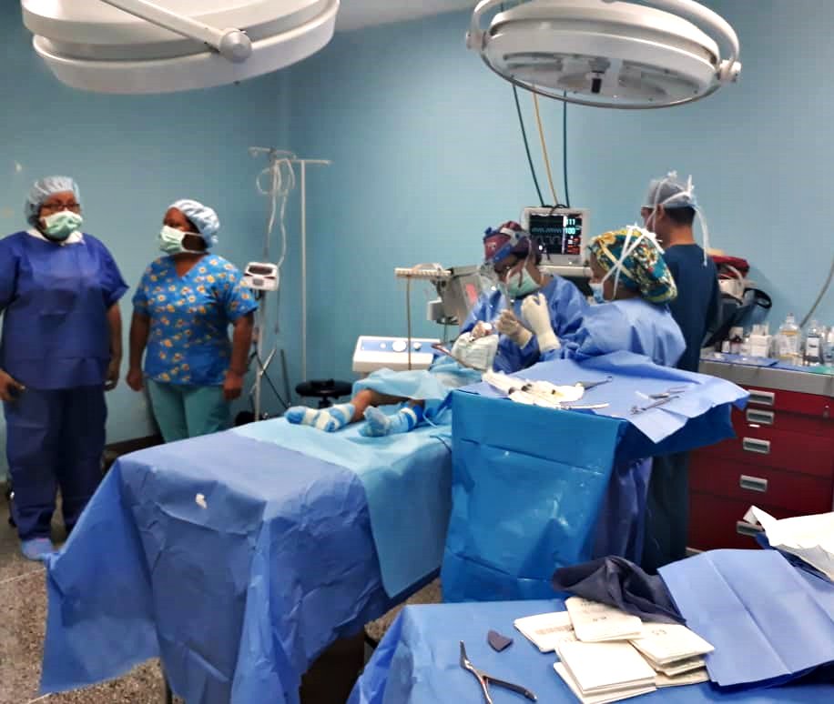 AlcOrlMiranda's tweet photo. Hoy Con alegría nos encontramos Garantizando la Salud de Nuestros Niños en Jiménez con la  Gobernadora @gestionperfecta a través de la @dgsslara atendiendo 35 Niños en operativo Medico  Quirúrgico de amígdalas y adenoides en Hsptal Baudílio Lara de Quibor #LaraTierraDeEsperanza https://t.co/2SHQlIeDL1