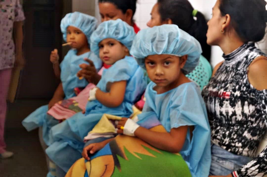 AlcOrlMiranda's tweet photo. Hoy Con alegría nos encontramos Garantizando la Salud de Nuestros Niños en Jiménez con la  Gobernadora @gestionperfecta a través de la @dgsslara atendiendo 35 Niños en operativo Medico  Quirúrgico de amígdalas y adenoides en Hsptal Baudílio Lara de Quibor #LaraTierraDeEsperanza https://t.co/2SHQlIeDL1